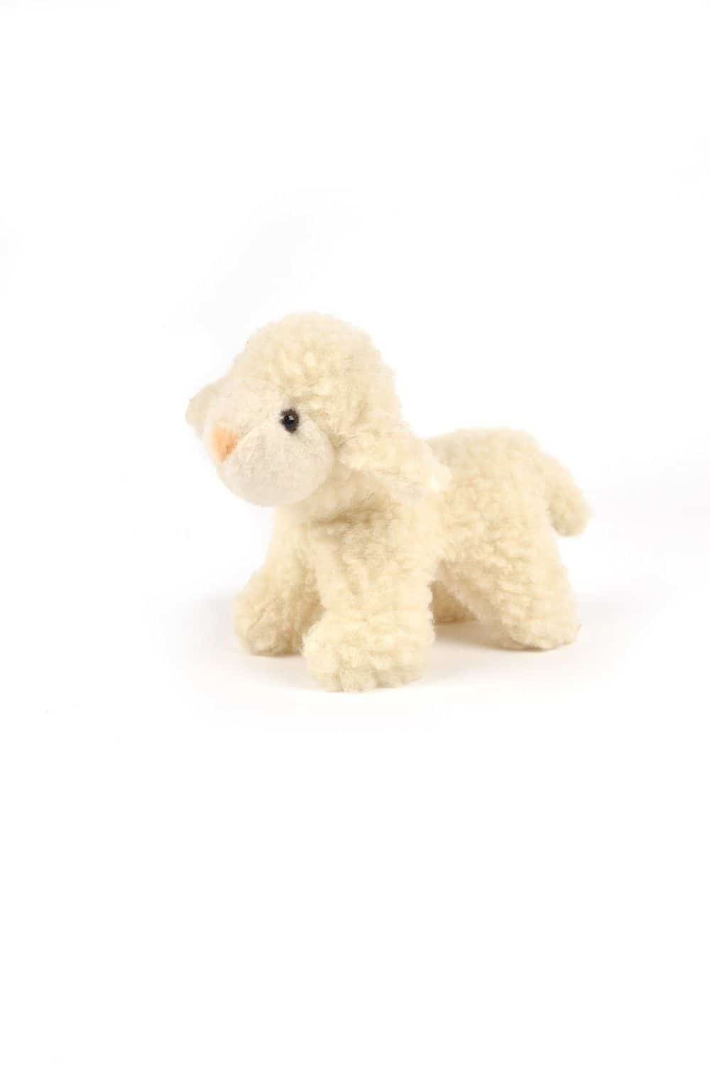 Kuscheltier- stehendes Lamm in naturweiß mit Sicherheitsaugen, Freisteller