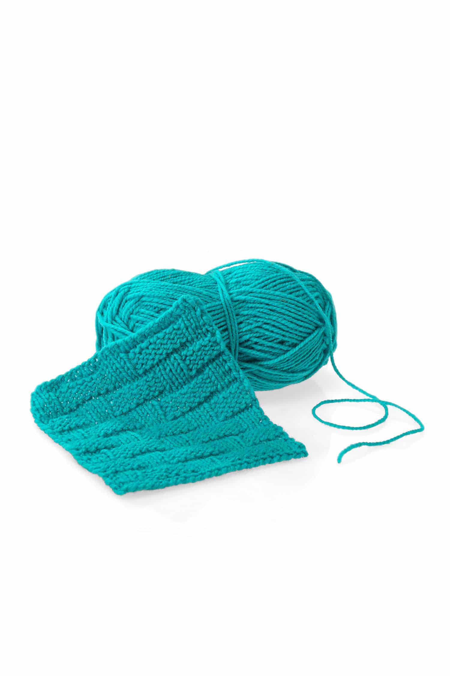 dicke Finkhof Merinwolle aus bio Wolle (kbT) in türkis als Knäul mit Strickstück