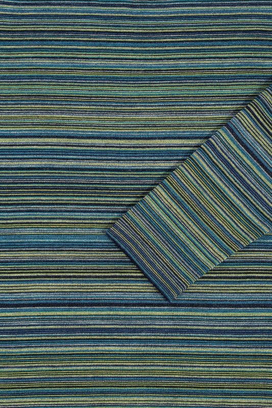 Detailfoto von blau grün geringeltem Shirt aus bio Wolle (kbT), vom Finkhof