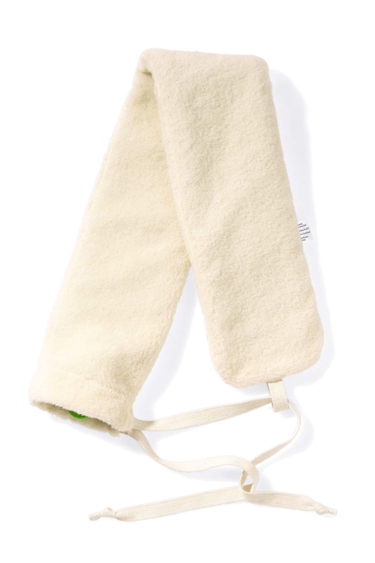 Wärmflaschenbezug lang aus Lammflor naturweiß langer naturweißer Wärmflaschenbezug vom Finkhof aus Wolle und bio Baumwolle (kbA), Freisteller