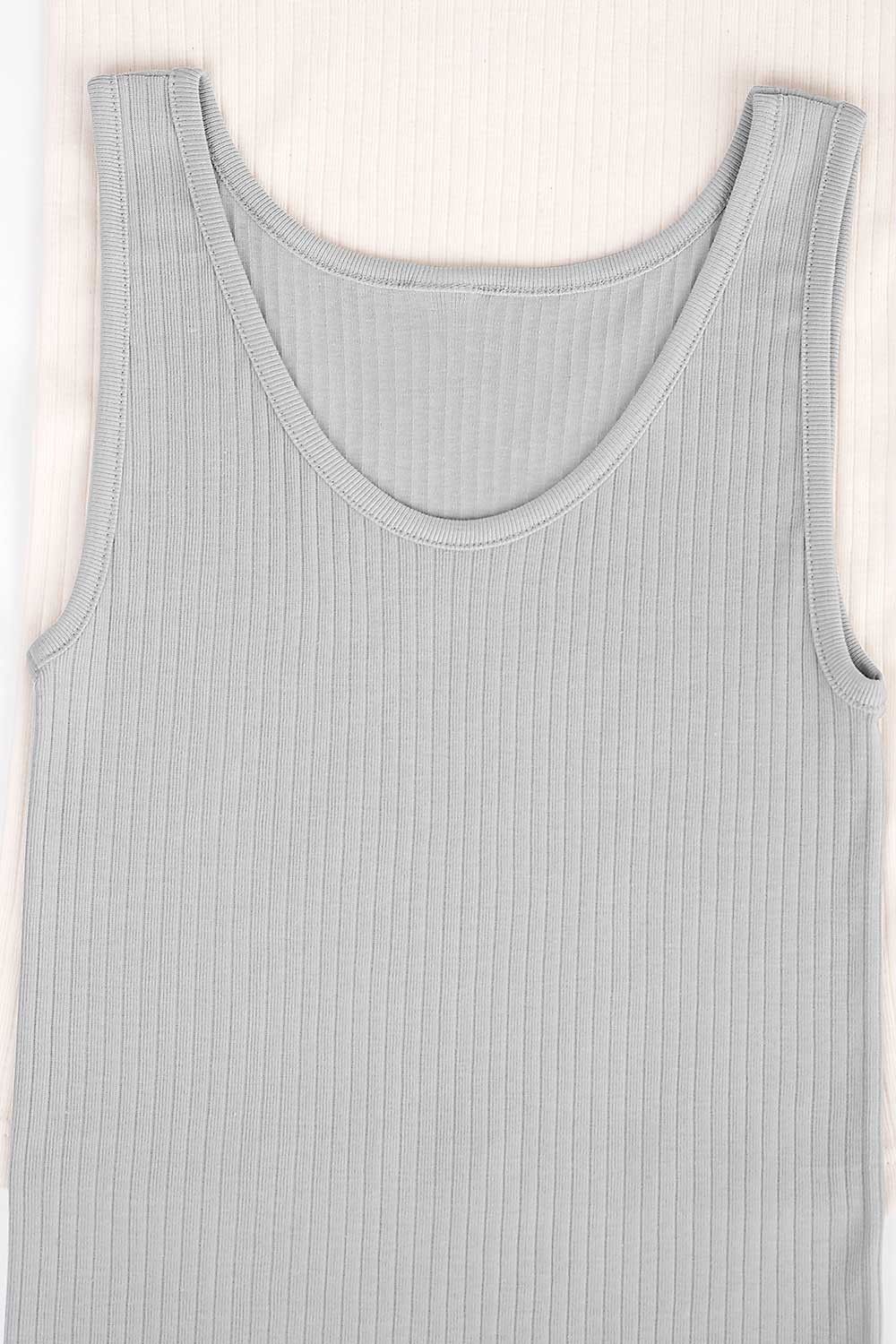 Detailaufnahme vom Kragen des silberfarbenen Damen Unterhemds aus bio Baumwolle (kbA)