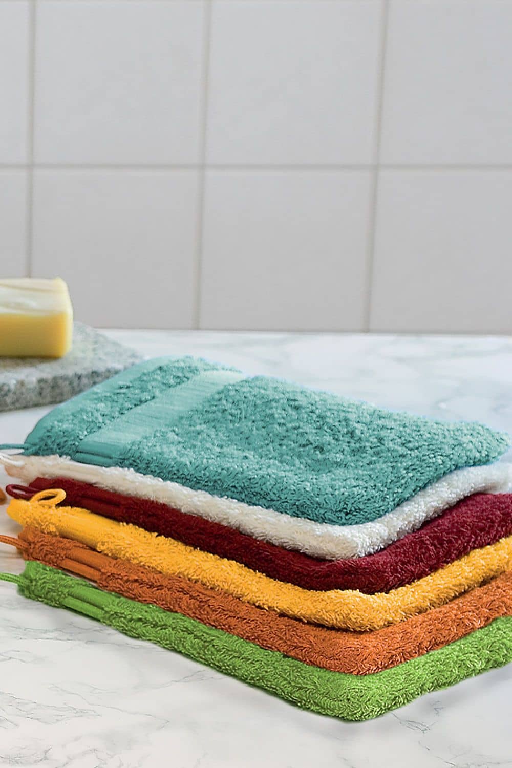 Waschhandschuh 16 x 21 cm Waschhandschuhe aus bio Baumwolle (kbA) in verschiedenen Farben gestapelt