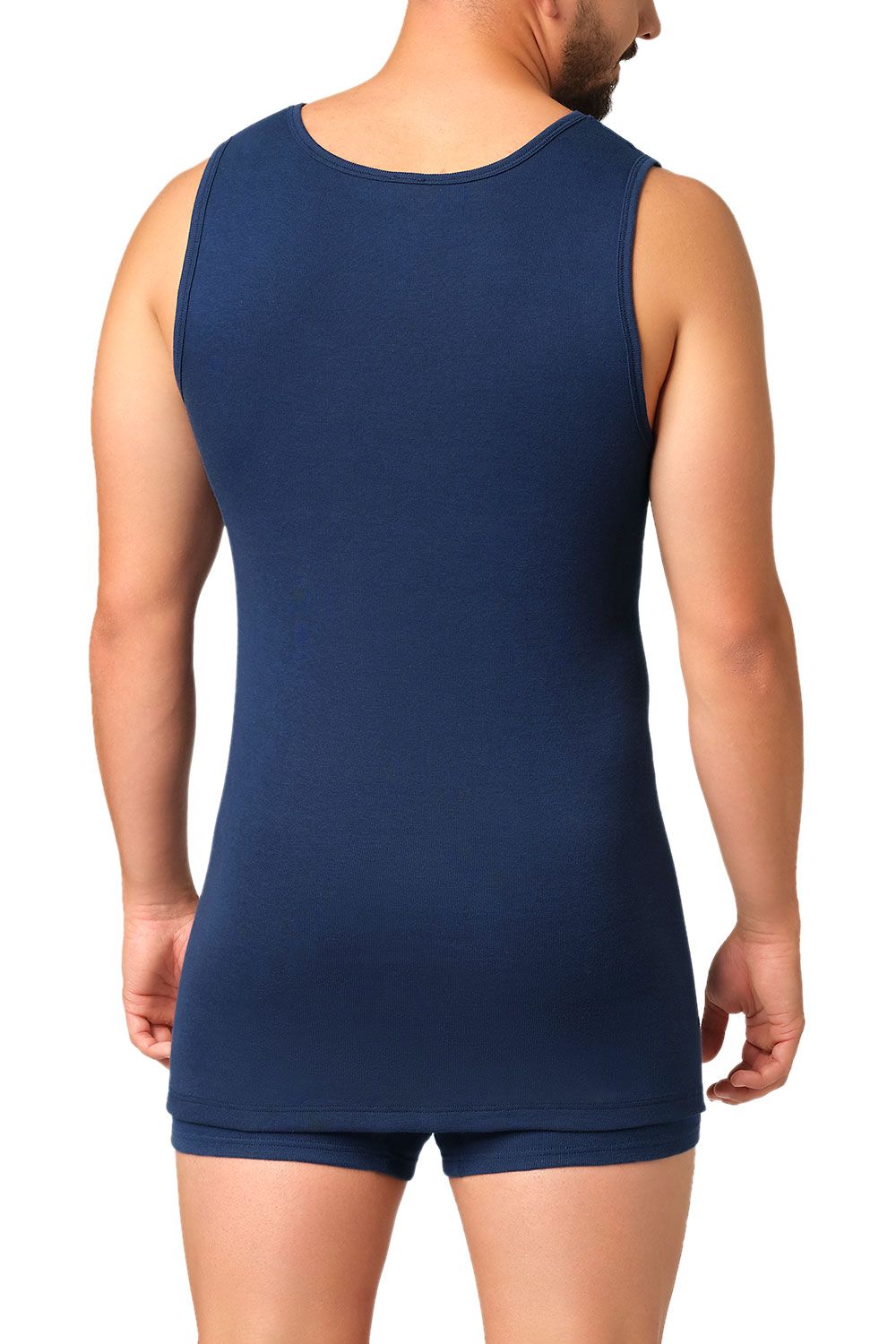 Mann trägt marineblaues Achselhemd aus bio Baumwolle (kbA) mit passender Unterhose, von hinten