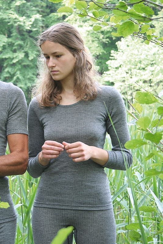Unterwäsche Mix Hemd Langarm unisex graues langärmeliges Unterhemd unisex aus bio Baumwolle (kbA), bio Wolle (kbT) und Seide getragen in Natur