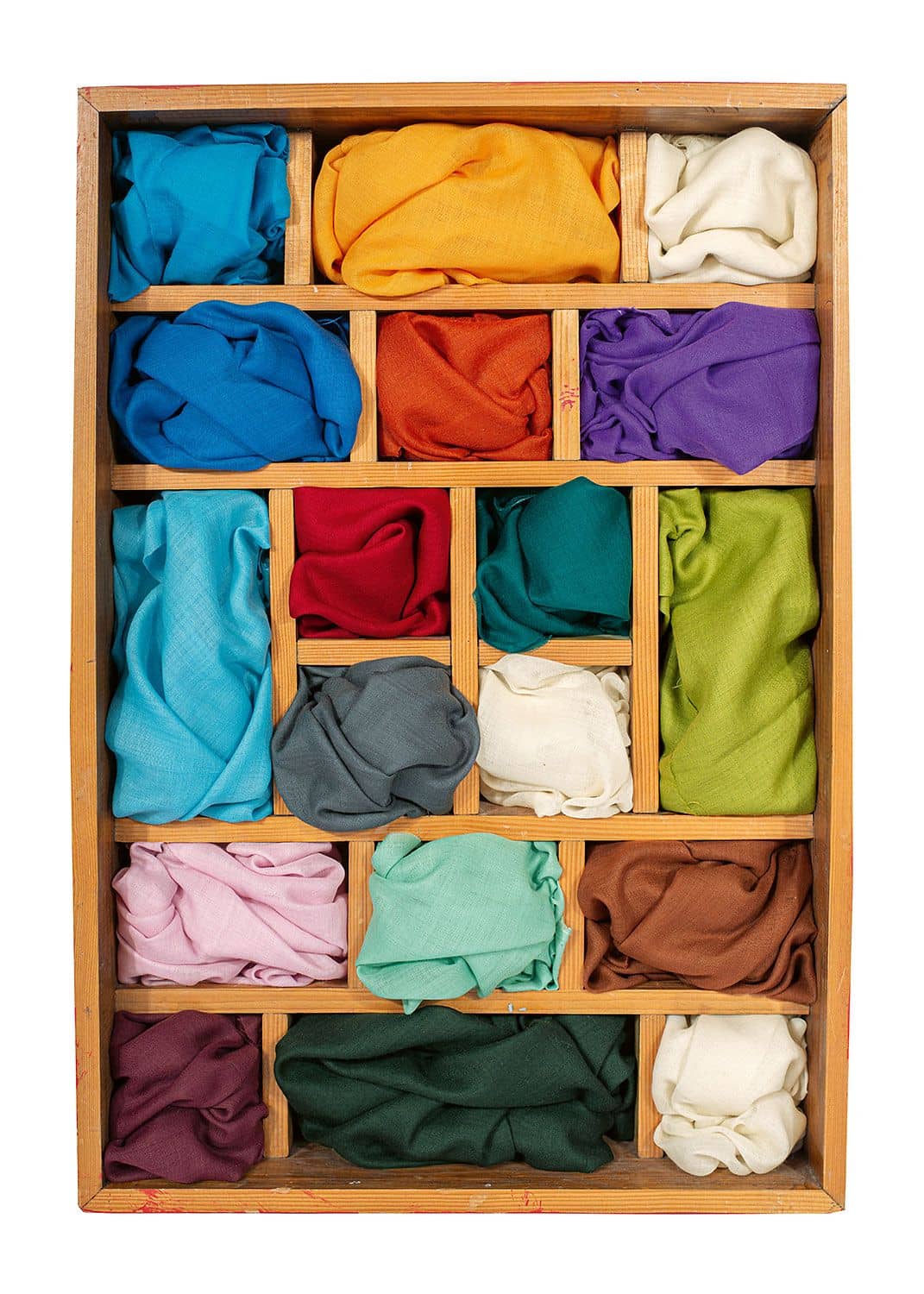 16 Farben Finkhof Wollmousseline in einem Holzkasten