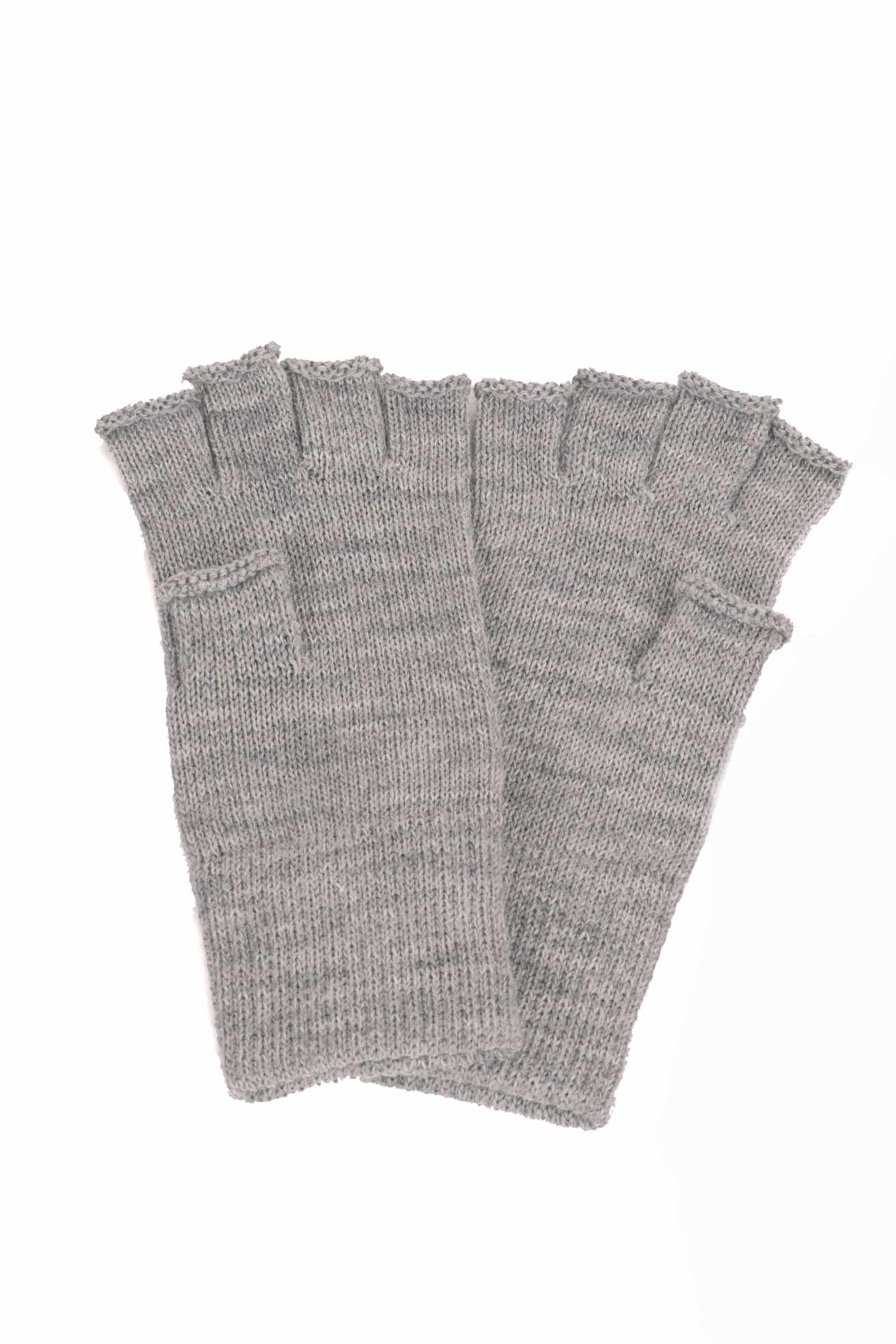 graue Strickhandschuhe ohne Finger aus bio Wolle (kbT) vom Finkof, Freisteller