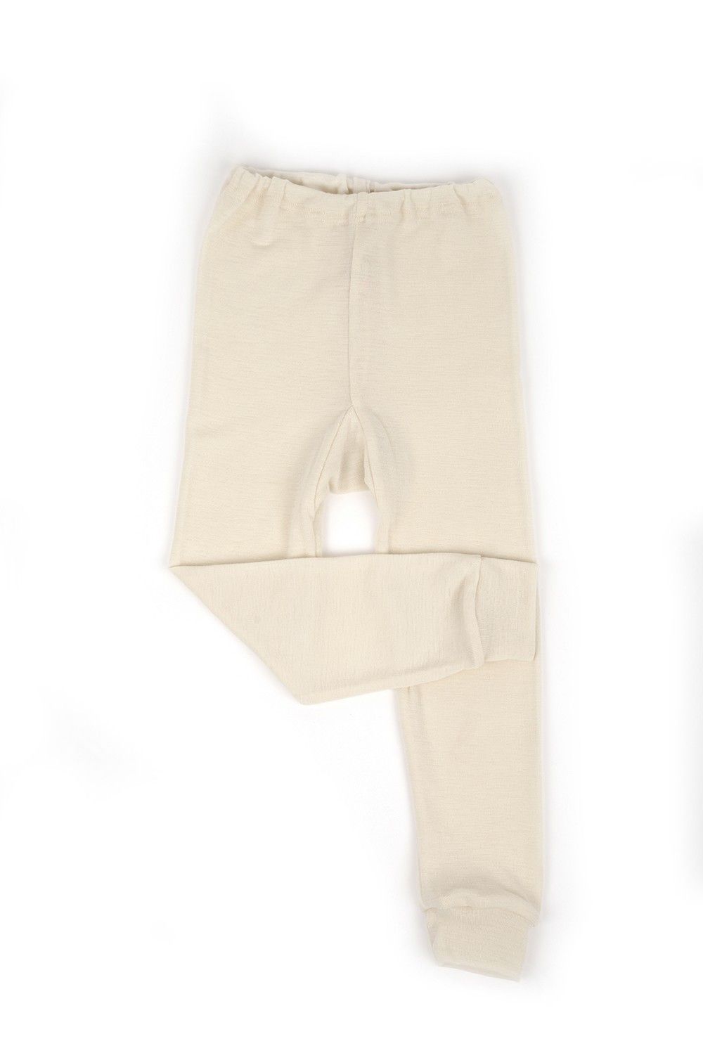 Mädchen trägt naturweiße lange Wollunterhose aus bio Wolle (kbT) , mit passendem Shirt und sitzt auf Klettergerüst