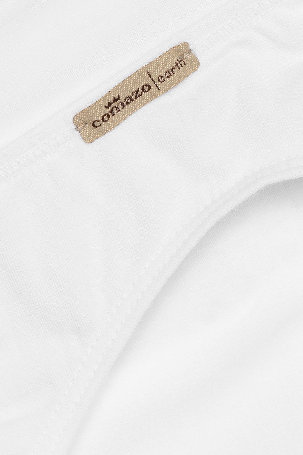 Detailaufnahme vom Etikett des weißen Damenslips aus bio Baumwolle (kbA) und Elasthan