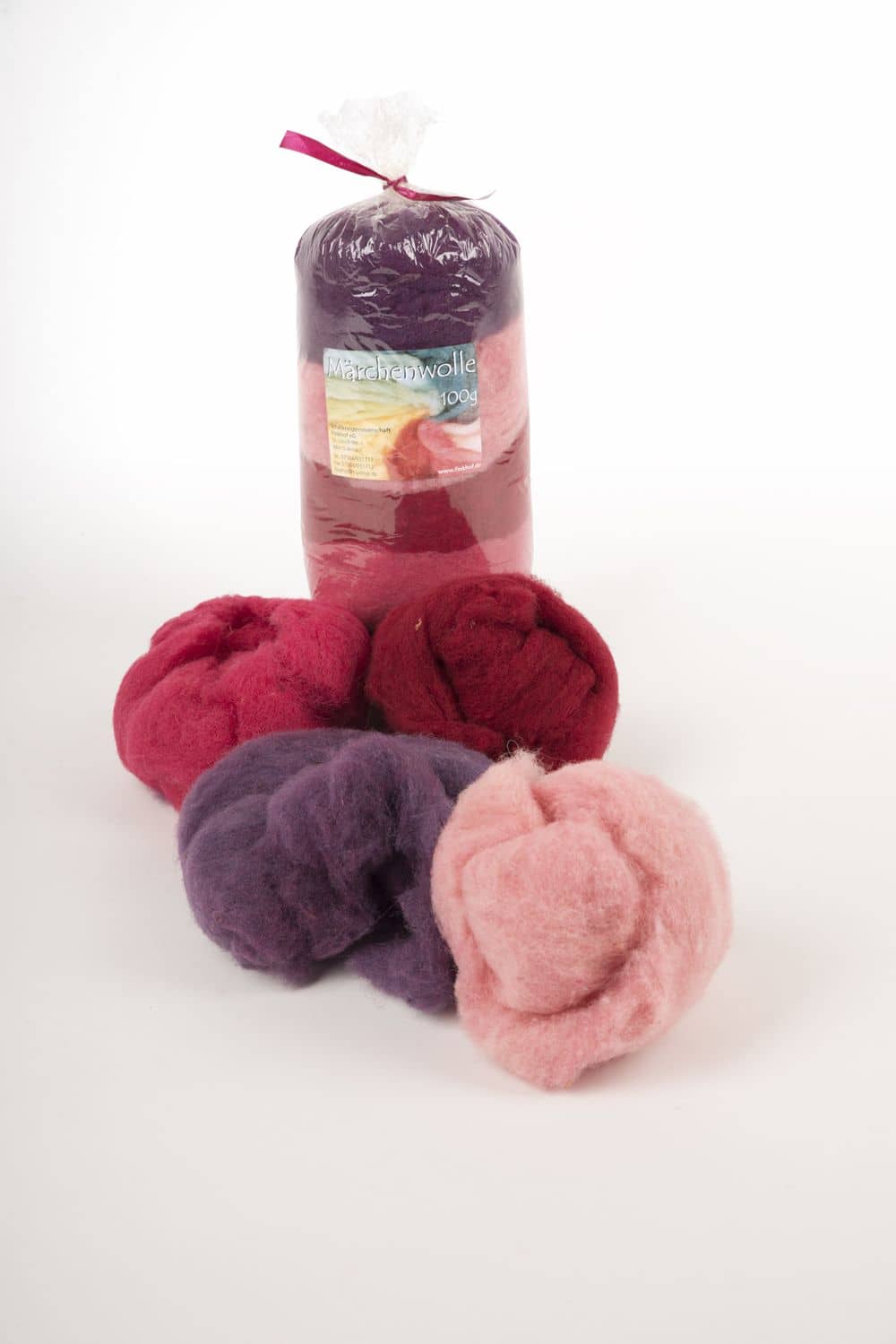Märchenwolle Ton-in-Ton 100 g rot/lila Finkhof Märchenwolle in rot/lila aus bio Wolle (kbT) in 100g Packung mit Filzkugeln davor, frei