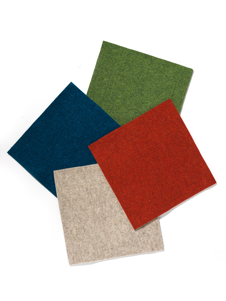 Finkhof Nadelfilz in vier verschiedenen Farben übereinander gelegt, Freisteller