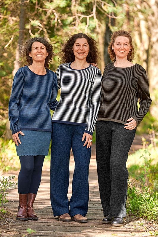 Wollshirt Ringel drei Frauen tragen Wollshirts mit Streifen in verschiedenen Farben aus bio Wolle (kbT) vom Finkhof