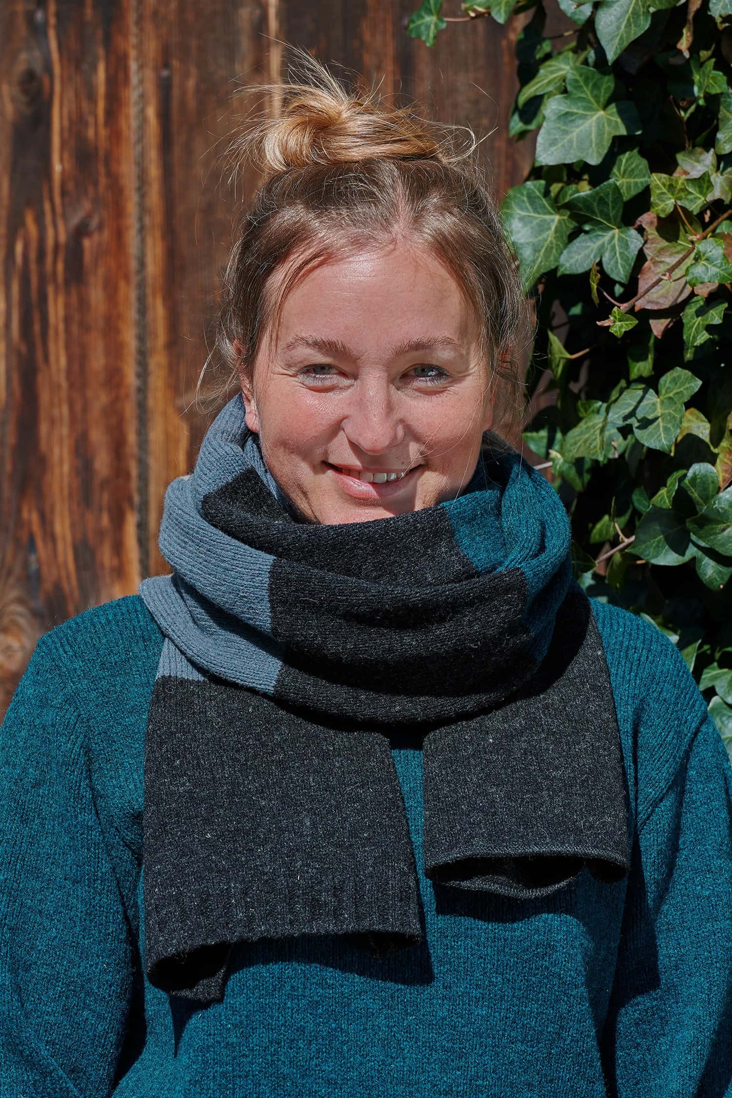 Strickschal gestreift aus Bio-Wolle blau/grau Strickschal gestreift aus Bio-Wolle blau/grau