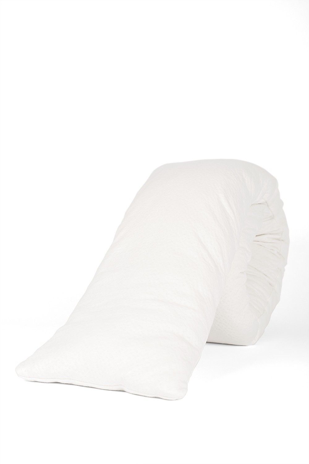 Bezug für Seitenschläferkissen aufgerolltes Seitenschläferkissen mit weißem Bezug vom Finkhof aus bio Baumwolle (kbA)