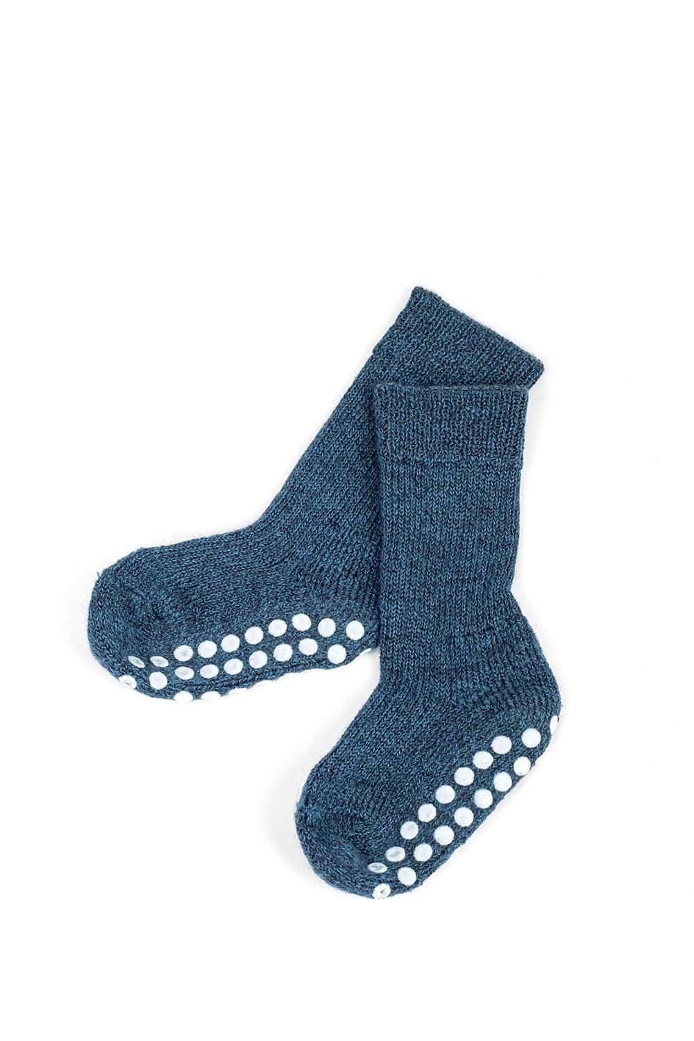 ein Paar blaumelierte Wollplüsch Stoppersocken aus bio Wolle (kbT), Freisteller