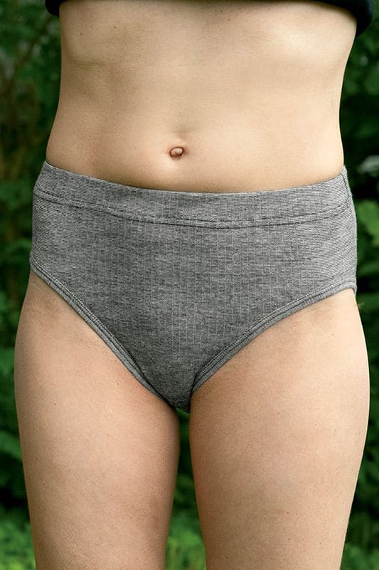 Unterwäsche Mix Slip Damen grauer Unterwäsche Damenslip aus bio Baumwolle (kbA), bio Wolle (kbT) und Seide, Tragebild