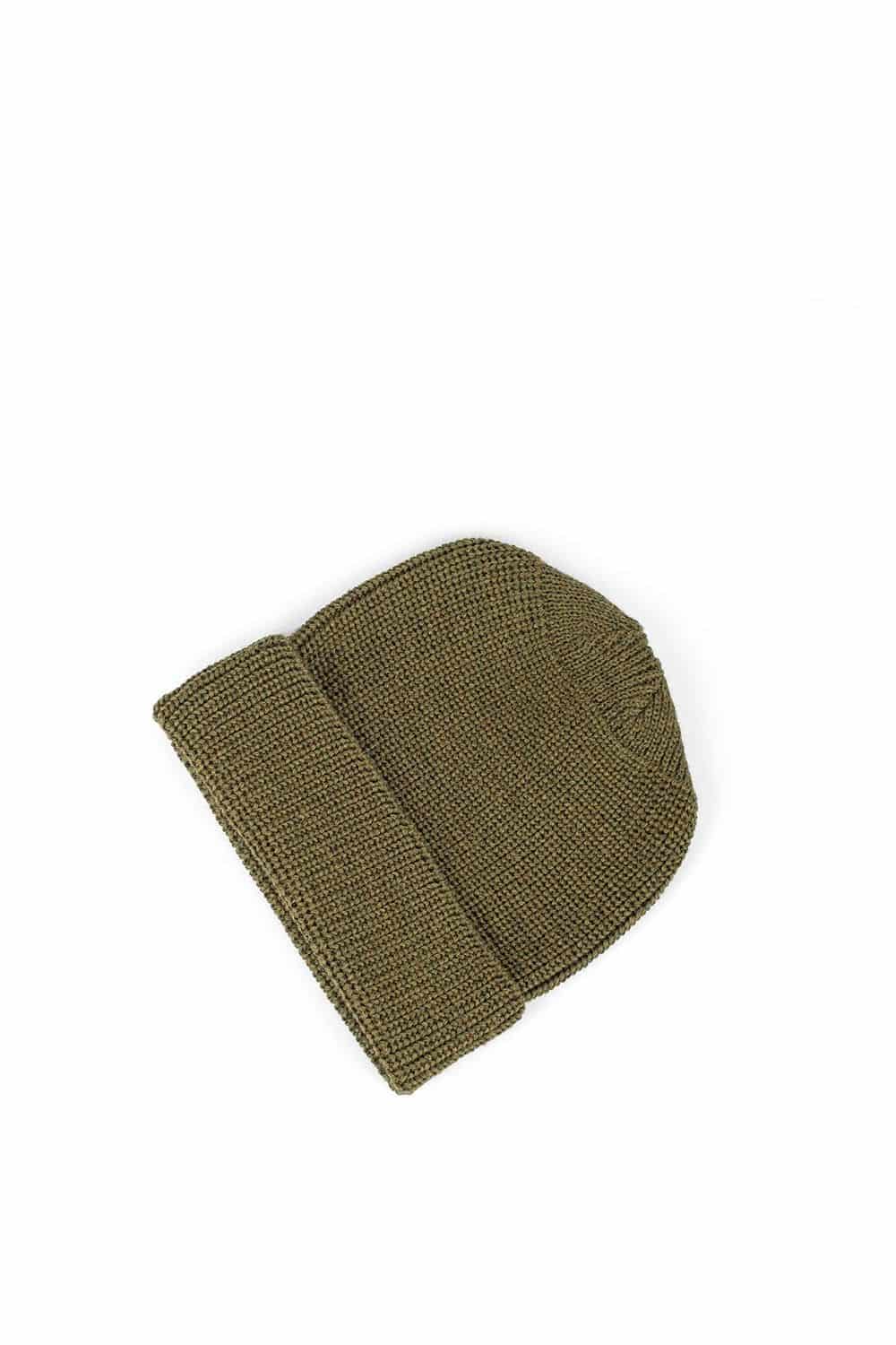 olivegrüne Wollmütze aus bio Wolle (kbT) vom Finkhof, Freisteller