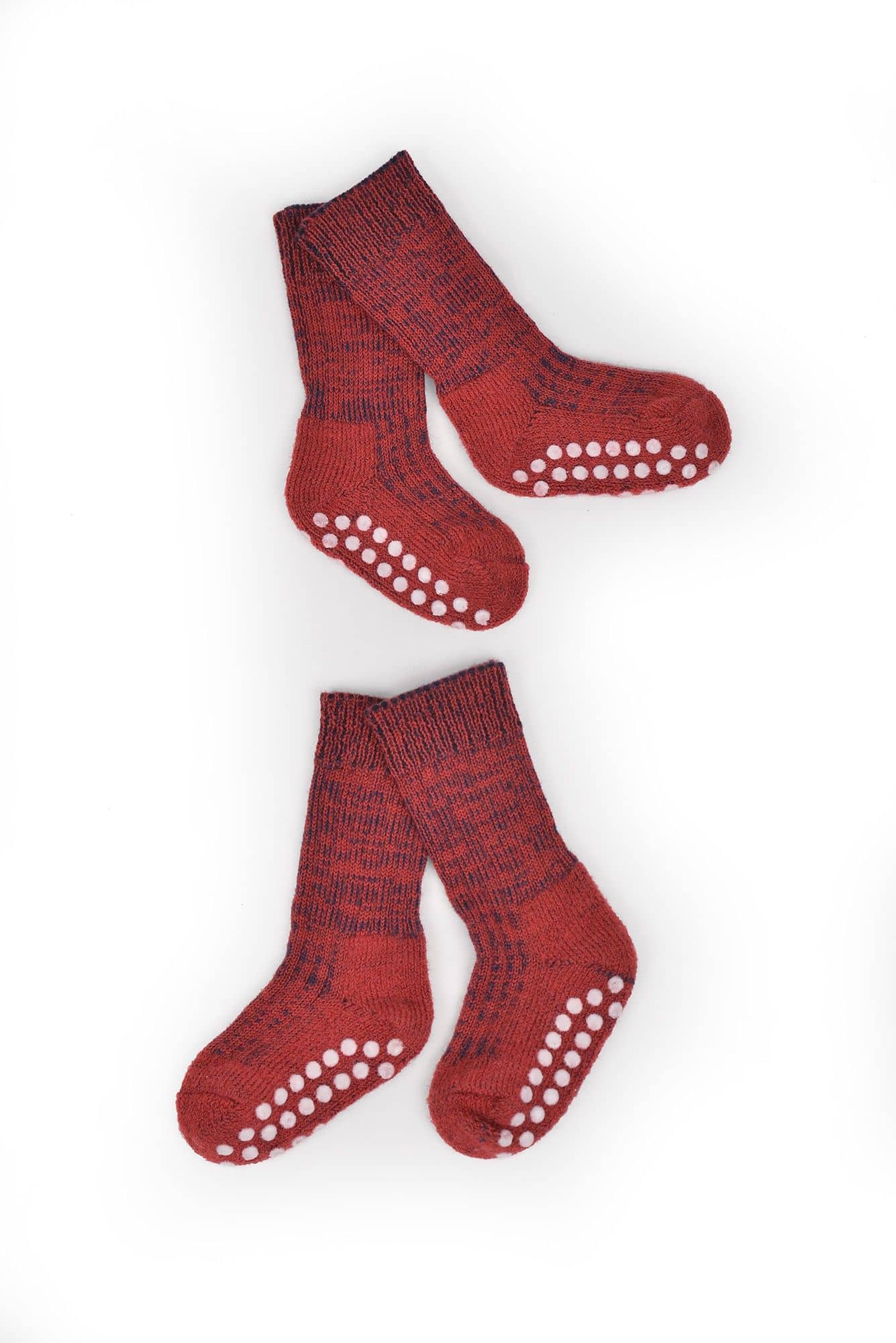 zwei Paar rot blaue Wollplüsch Stoppersocken aus bio Wolle (kbT), Freisteller