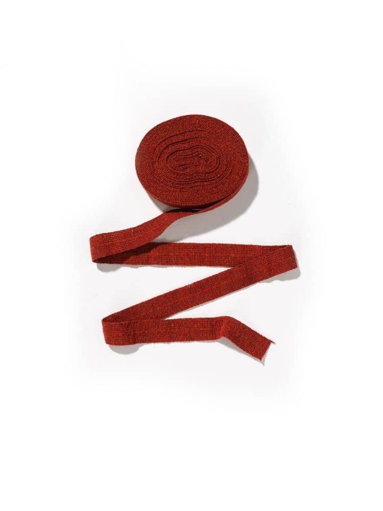 rotes Einfassband aus bio Wolle (kbT) vom Finkhof, Freisteller
