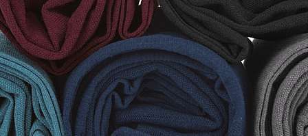 Bunte Stoffe in der Rolle