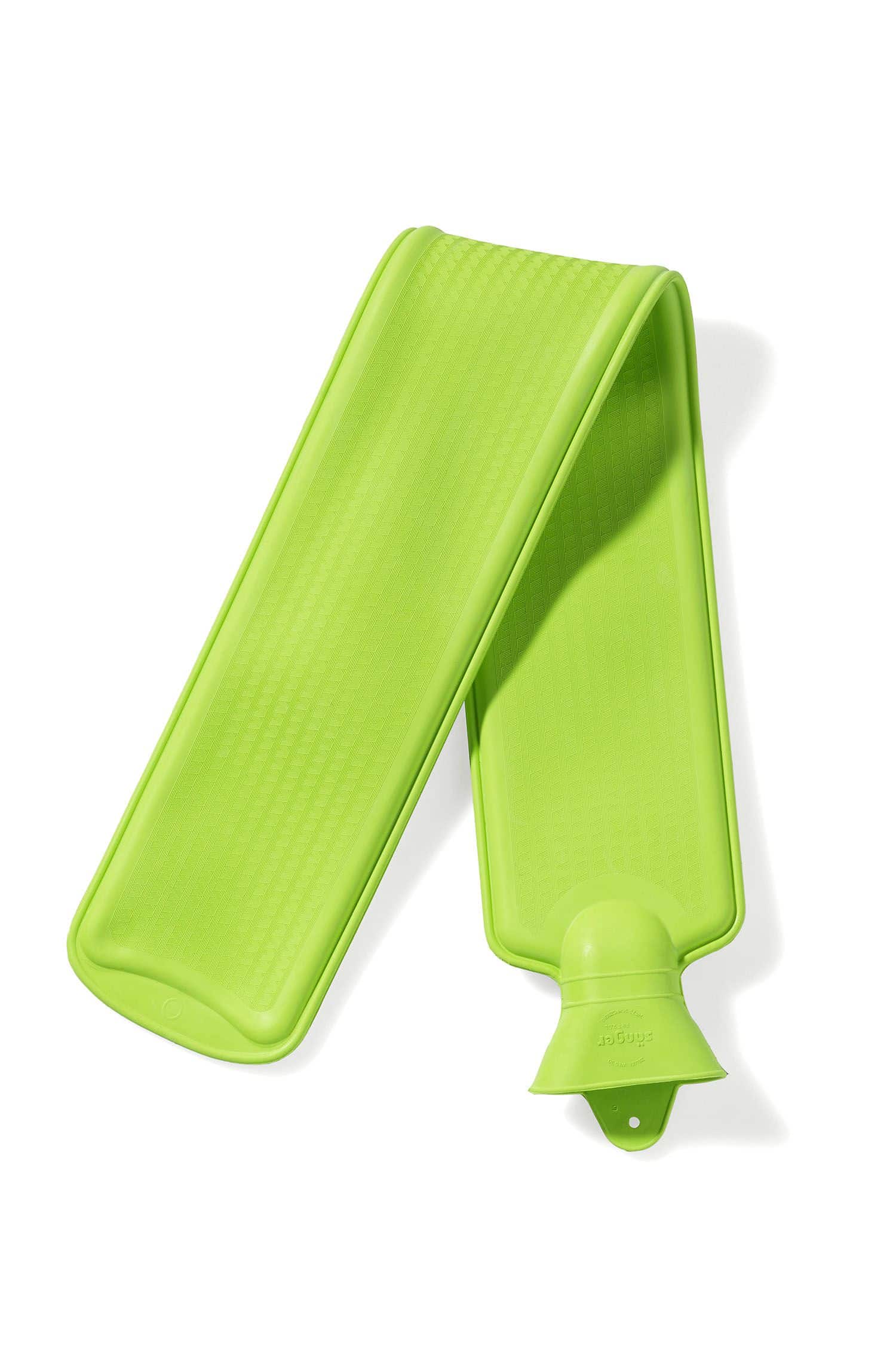 Lange Wärmflasche grüne lange Wärmflasche aus Naturkautschuk (FairRubber), Freisteller