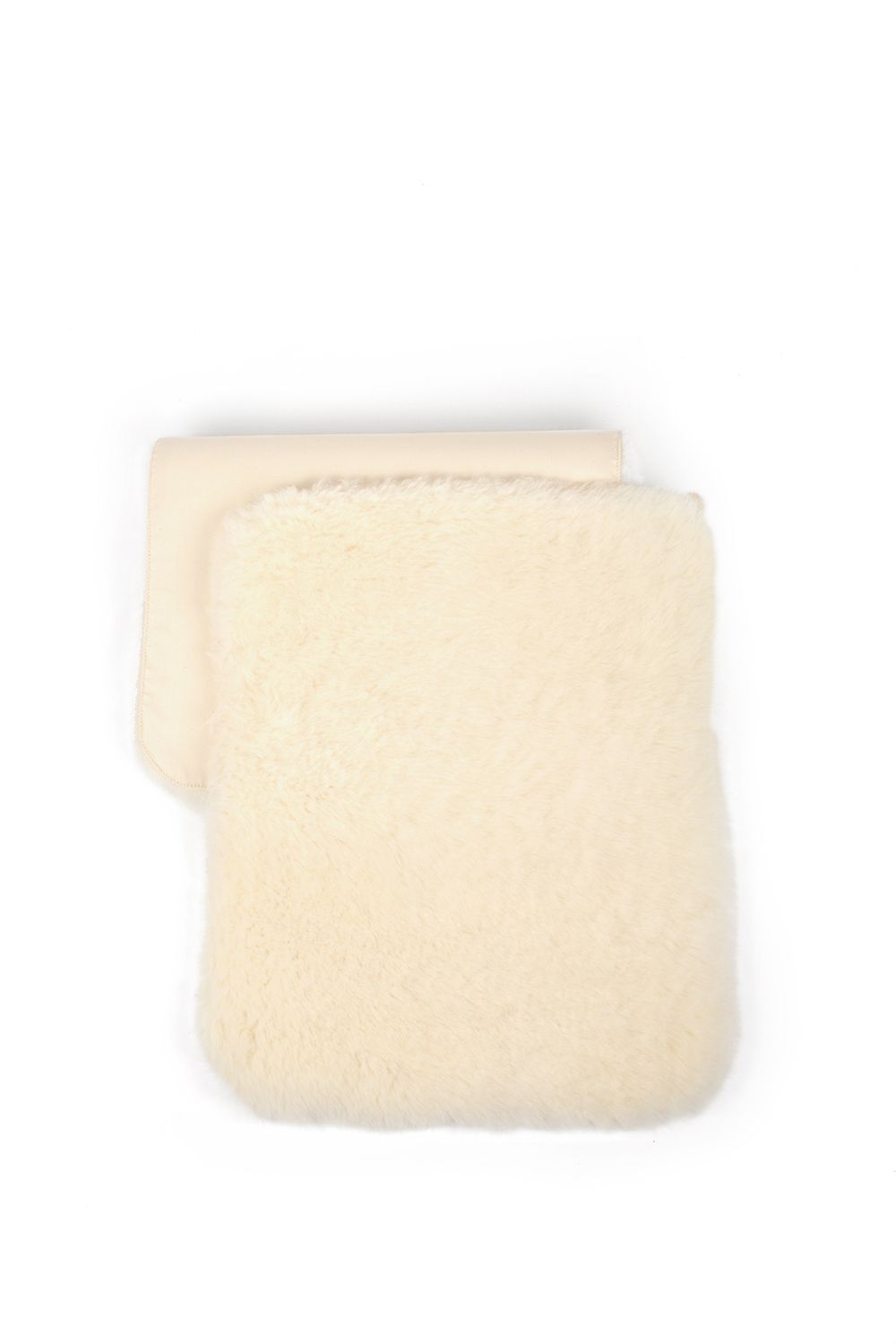 Fellauflage groß mit Bezug pflanzlich gegerbt große weiße Fellauflage vom Finkhof mit Bezug, auf weißem Untergrund