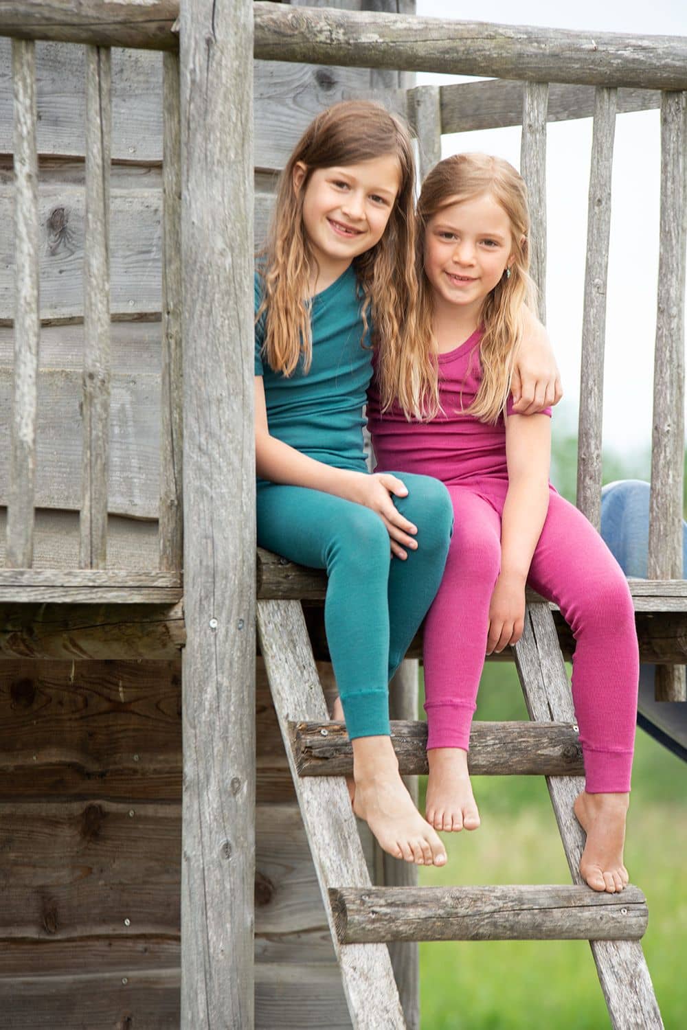 Wolle-Seide Kurzarmshirt Mädels auf Klettergerüst tragen Trägerhemden aus einem bio Wolle (kbT) und Seide mix in fuchsia und türkis