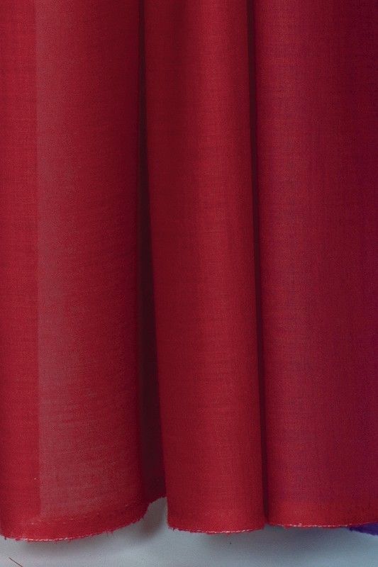 roter Wollmouselinestoff aus bio Wolle (kbT)