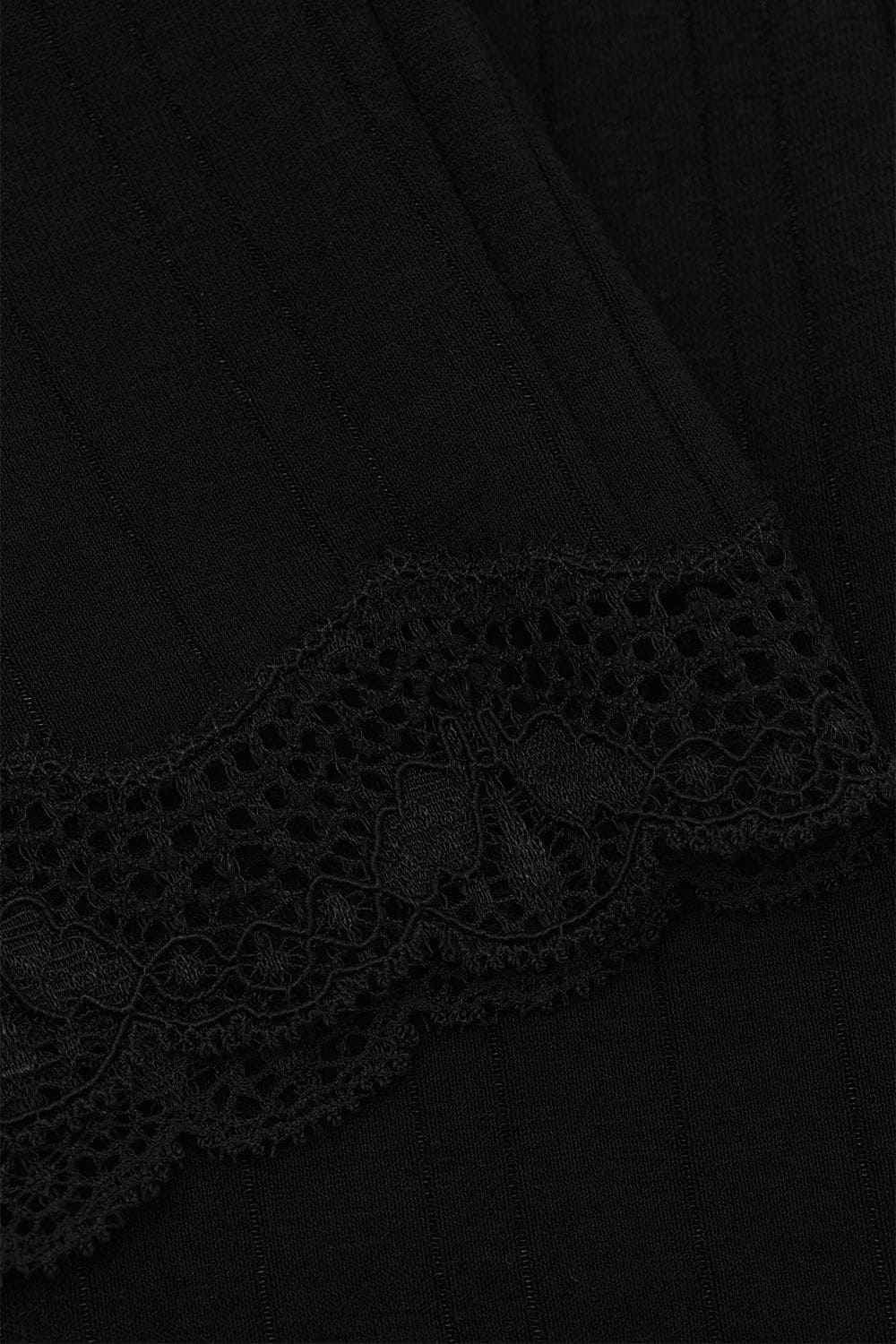 Detailftoto der Spitze von der schwarzen Spitzenpanty aus bio Baumwolle (kbA) und Elasthan