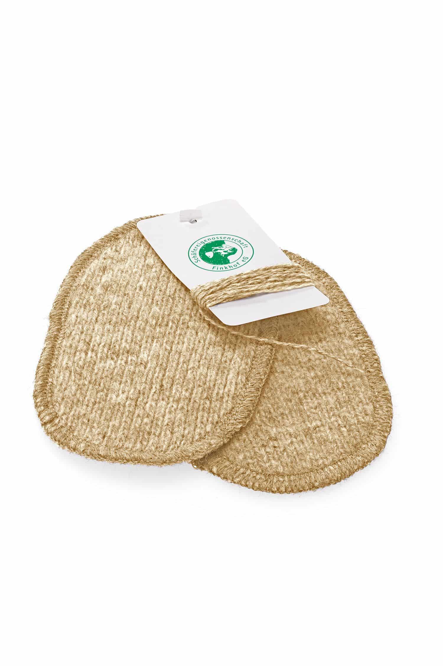 ein Paar beige Ellenbogen Patches aus bio Wolle (kbT) vom Finkhof, Freisteller