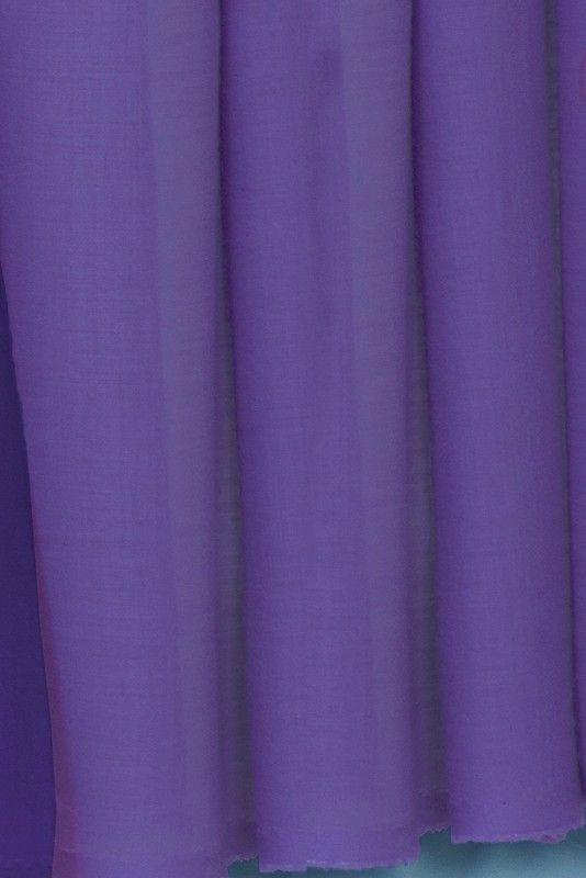 lila Wollmouselinestoff aus bio Wolle (kbT)