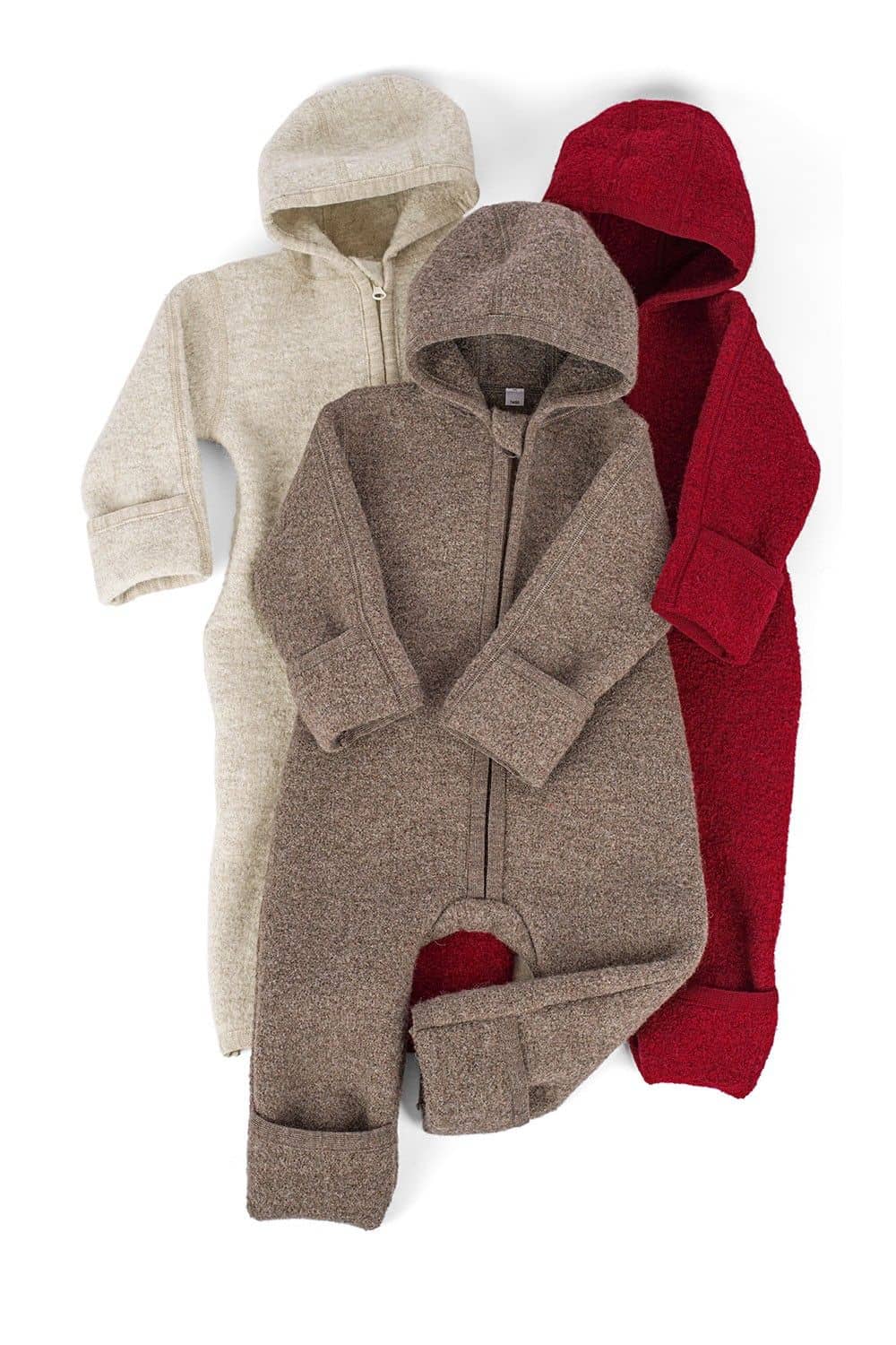 Walkoverall aus bio Wolle (kbT) vom Finkhof in drei verschiedenen Farben, auf weißem Untergrund