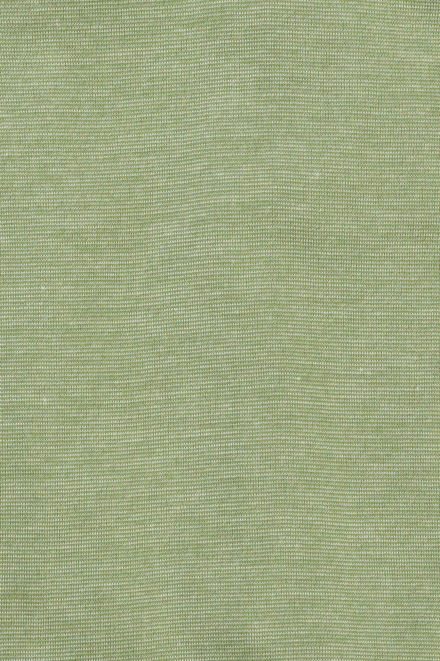 Nahaufhnahme der Stoffstruktur des grünen Langarmshirts aus bio Baumwolle (kbA), bio Wolle (kbT) und Seide