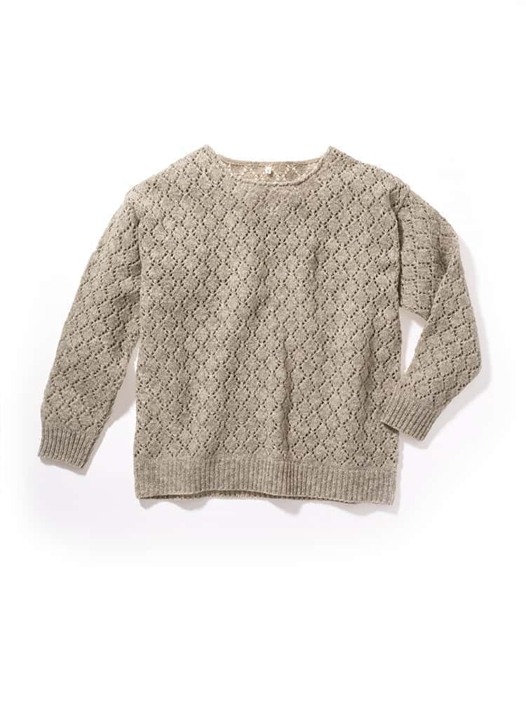 grauer ungefärbter Strickpullover mit Ajourmuster aus Bio-Wolle (kbT) vom Finkhof, Freisteller