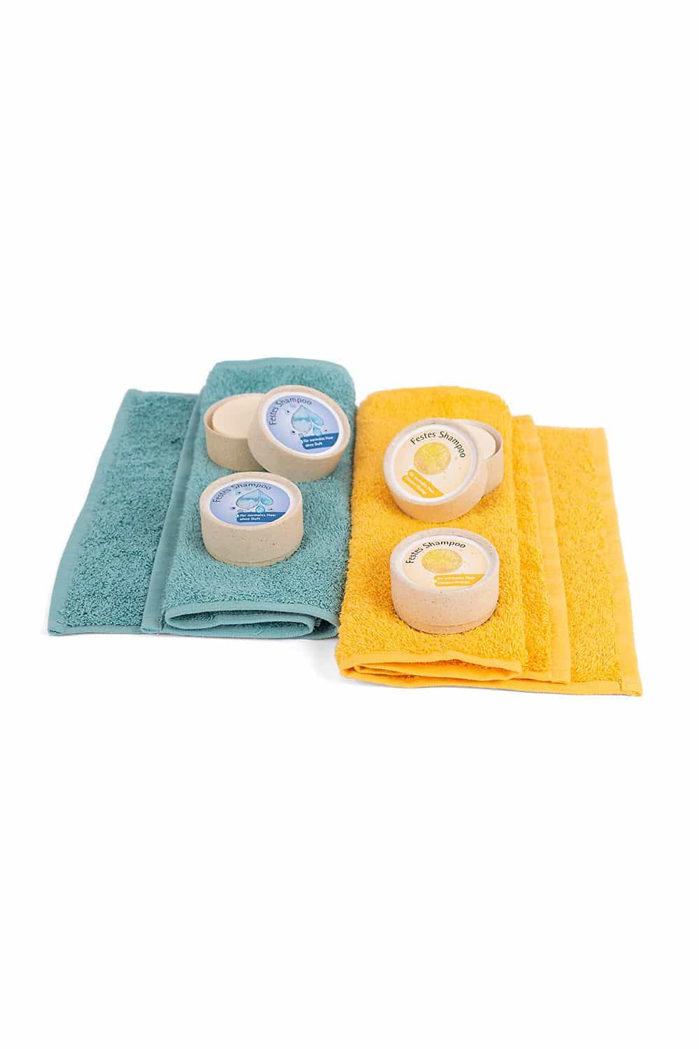 Festes Shampoo in der Dose jolu Naturkosmetik festes Shampoo in der Graspapier Dose in zwei Sorten auf Handtüchern