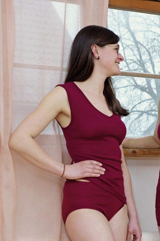 Wolle-Seide Achselhemd Damen bordeauxfarbenes Wolle Seide Top mit bio Wolle (kbT) und Seide getragen mit passender Unterhose