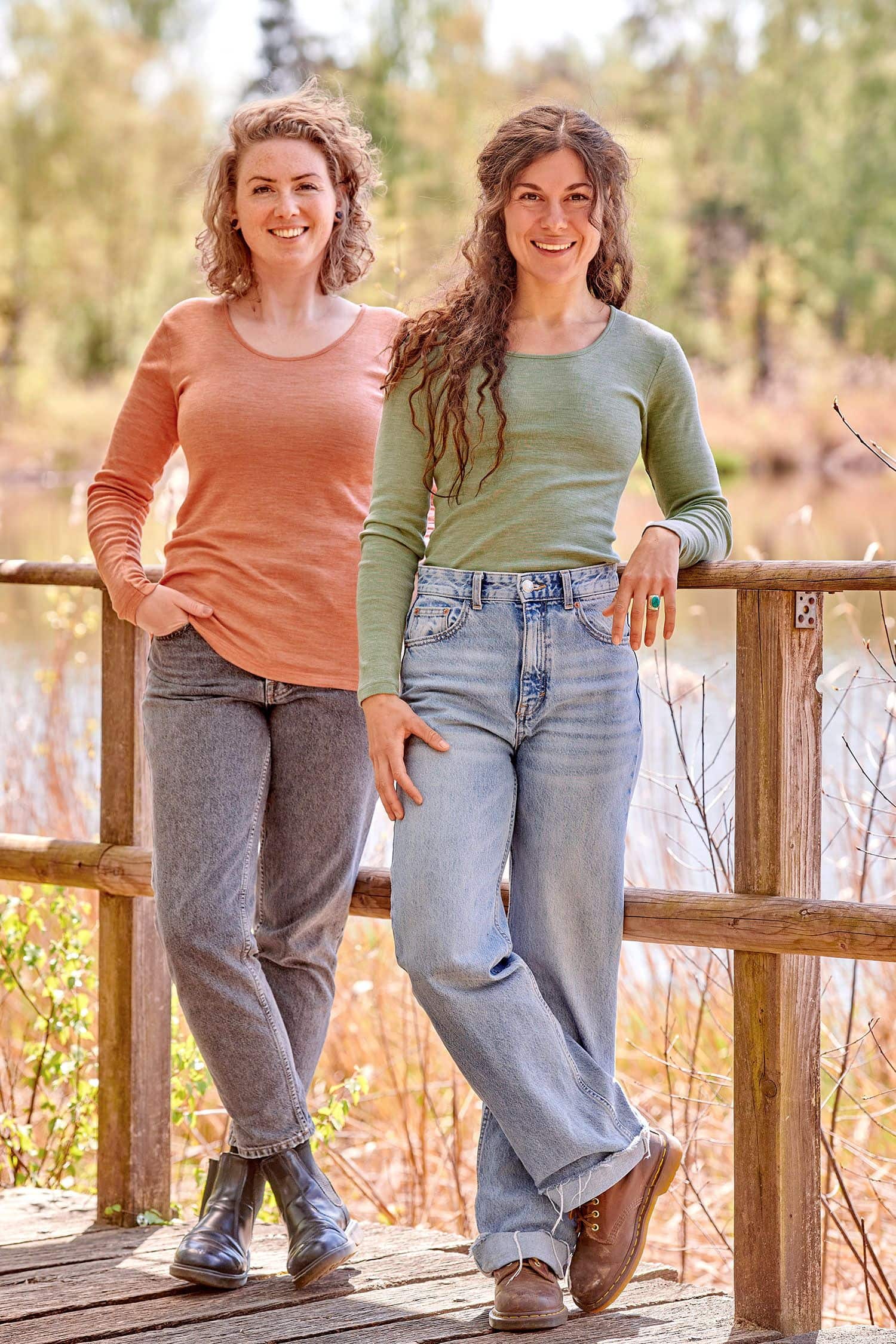 Baumwolle-Wolle-Seide Damen-Langarmshirt Frauen tragen orange und grüne Shirts aus bio Wolle (kbT), bio Baumwolle (kbA) und Seide