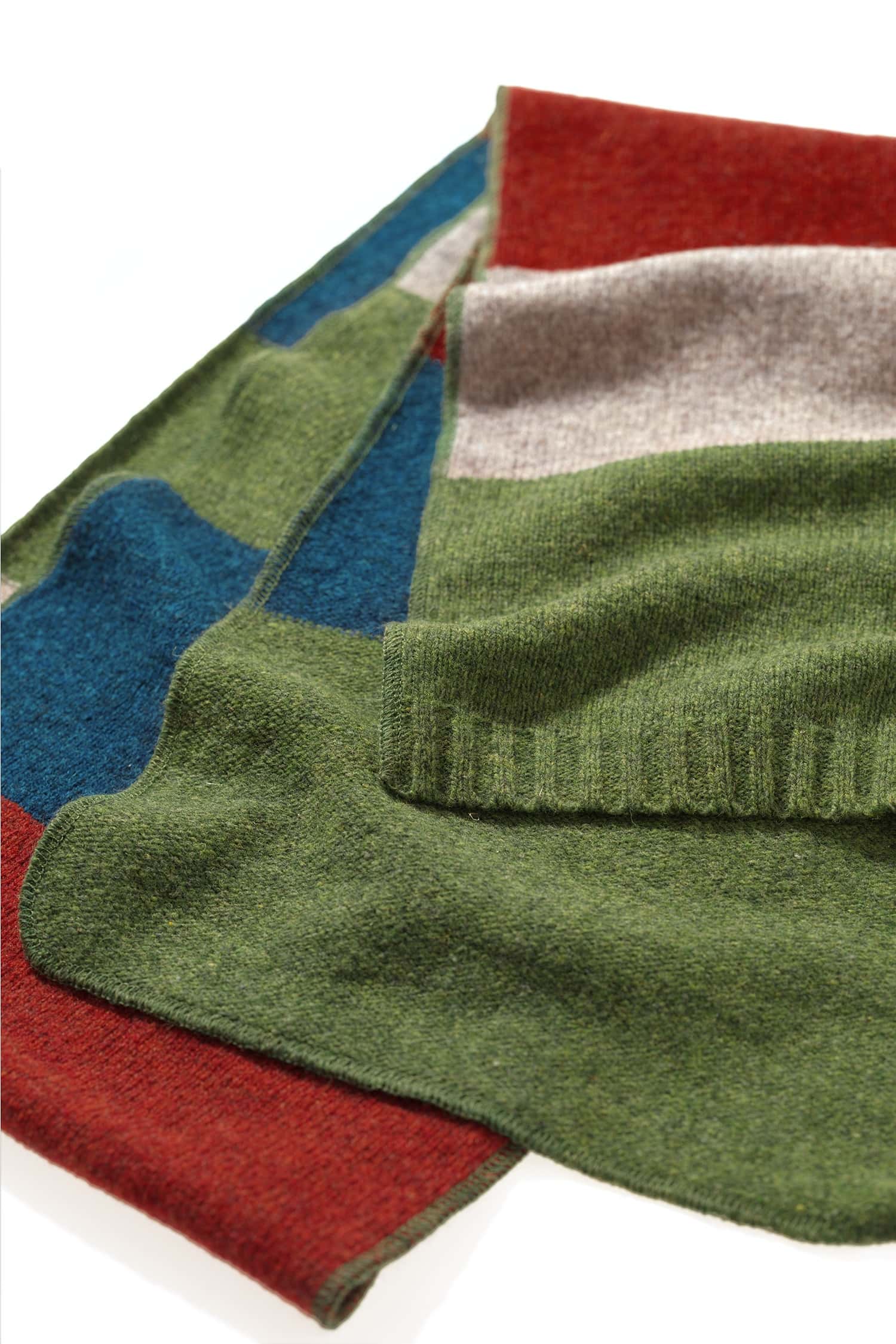 Strickschal gestreift aus Bio-Wolle bunt Strickschal gestreift aus Bio-Wolle bunt