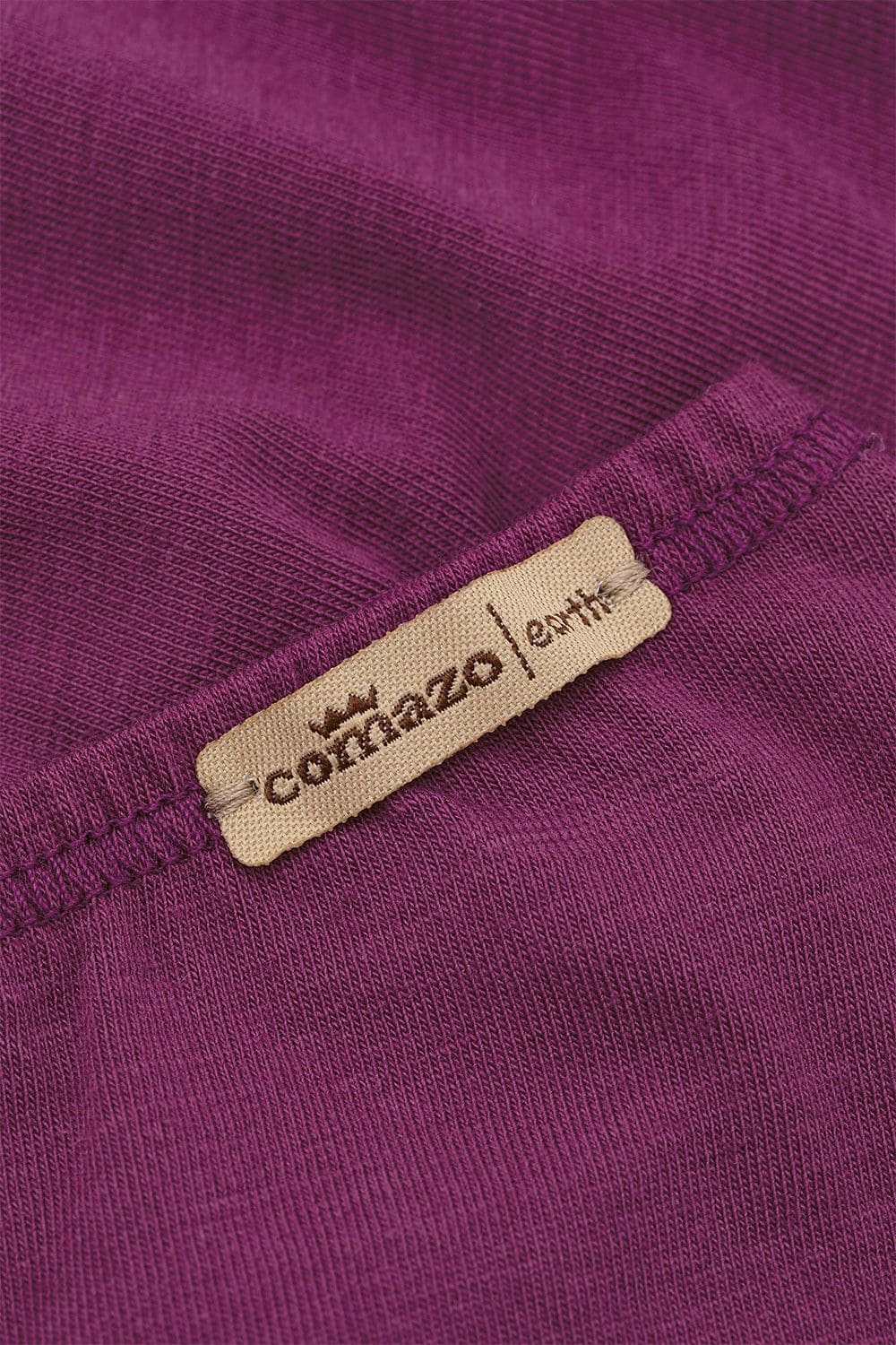 Detailaufnahme des Etiketts der beerefarbenen Panty aus bio Baumwolle (kbA) und Elasthan