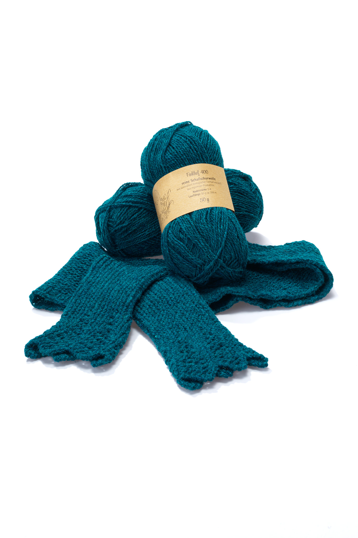 Finkhof Merinowolle 400 aus Bio-Schurwolle Finkhof Strickwolle 400 in seeblau aus Bio-Wolle mit gestrickten Stulpen aus Beispiel