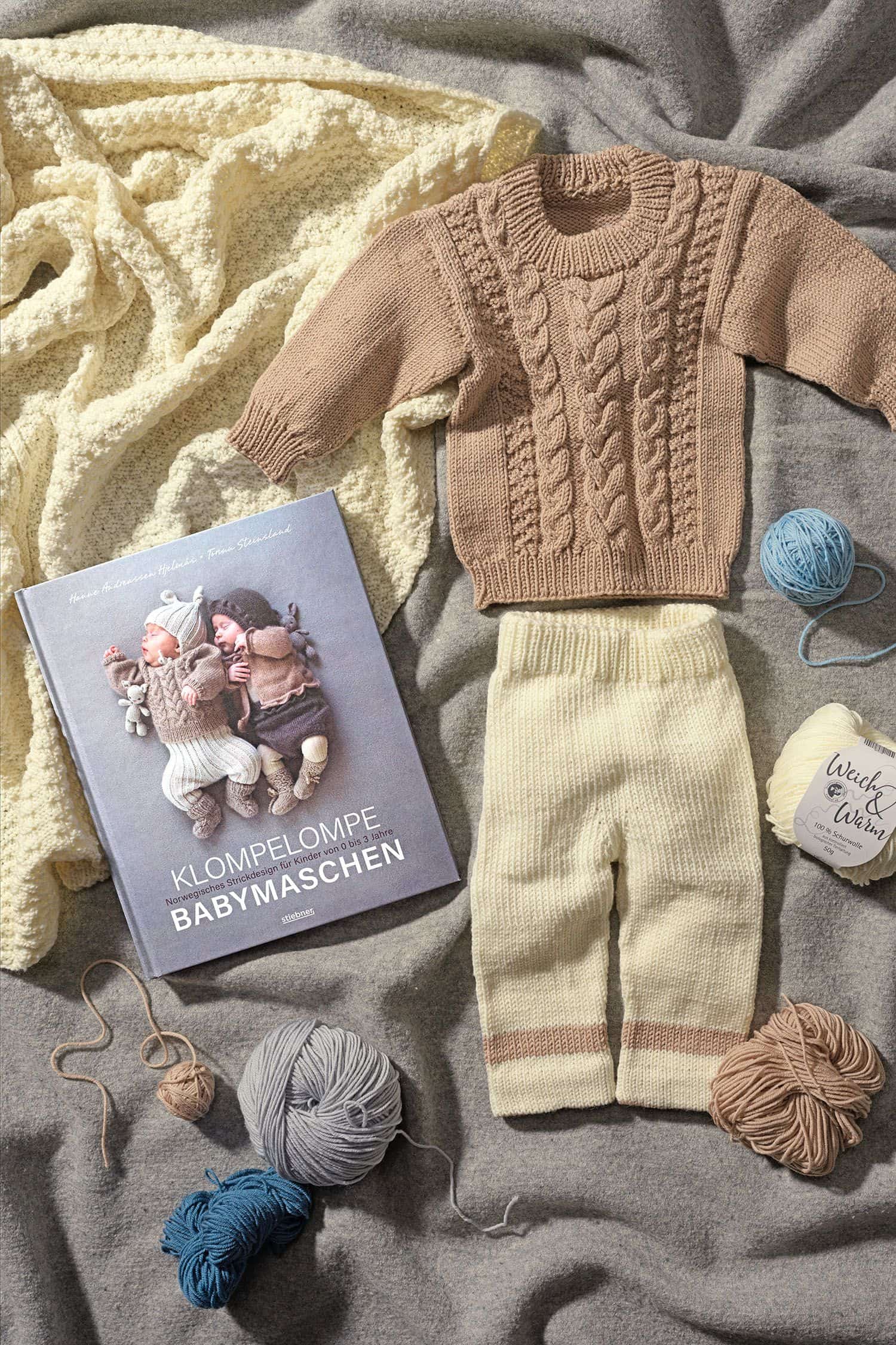 Buch ,,Klompelompe Babymaschen" mit Stricksachen und Finkhof Wolle
