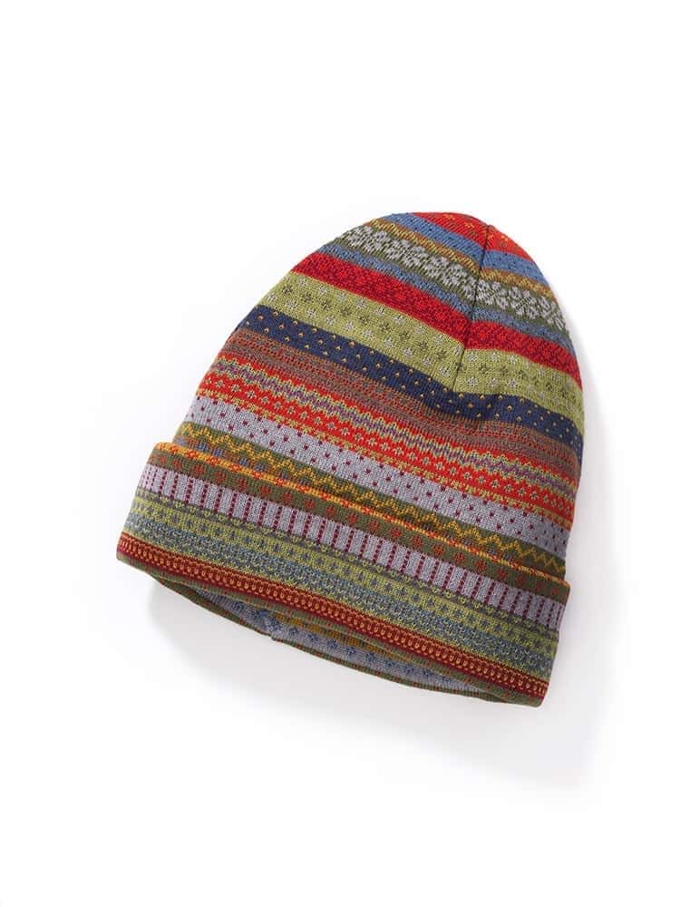 bunt gemusterte Mütze aus Wolle, Freisteller