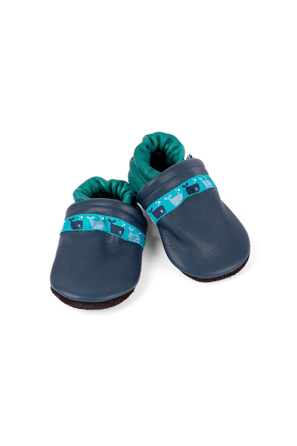 blau türkise Lederpatschen aus Rindsleder vom Finkhof, Freisteller von vorne