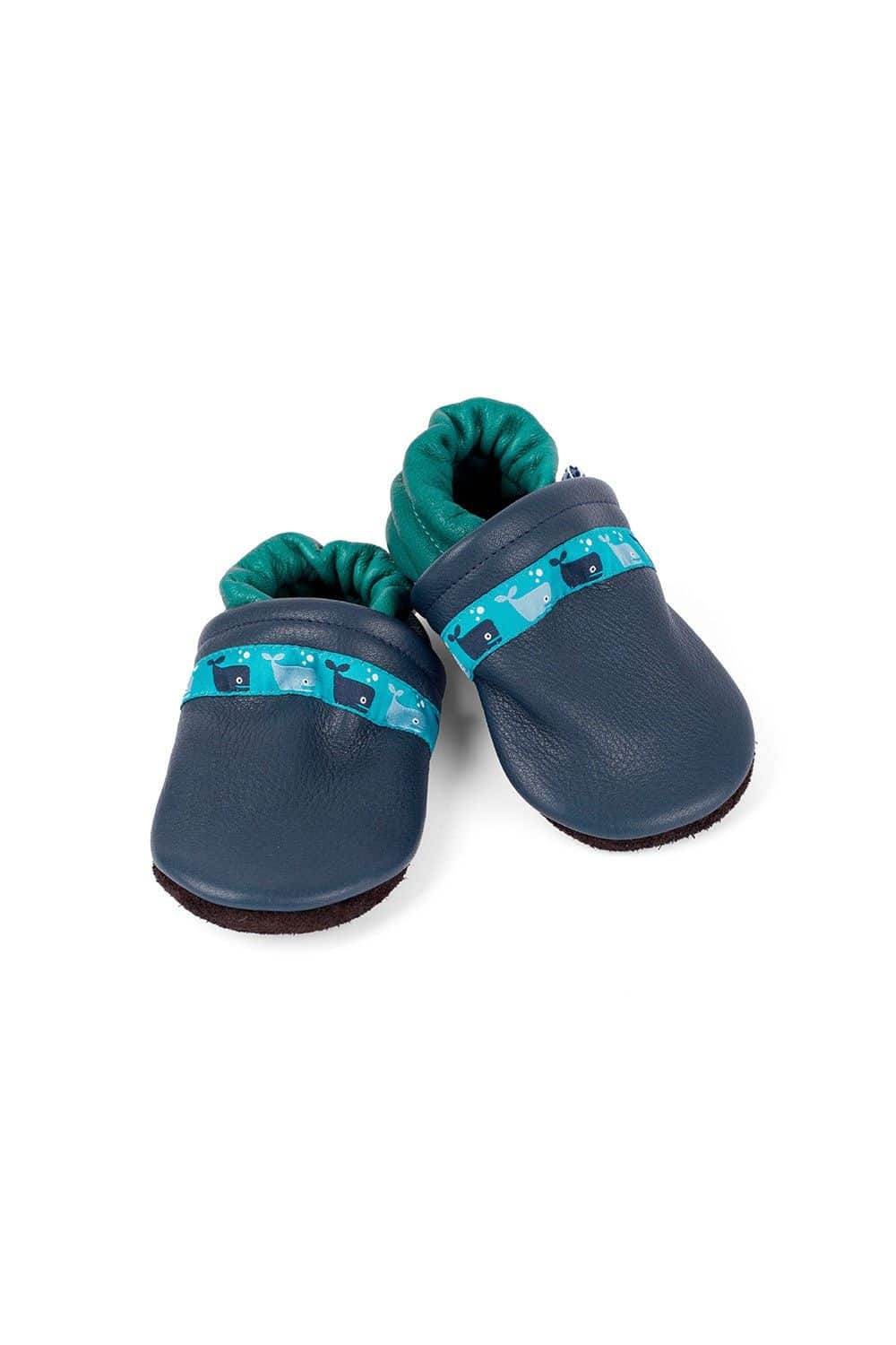 blau türkise Lederpatschen aus Rindsleder vom Finkhof, Freisteller von vorne