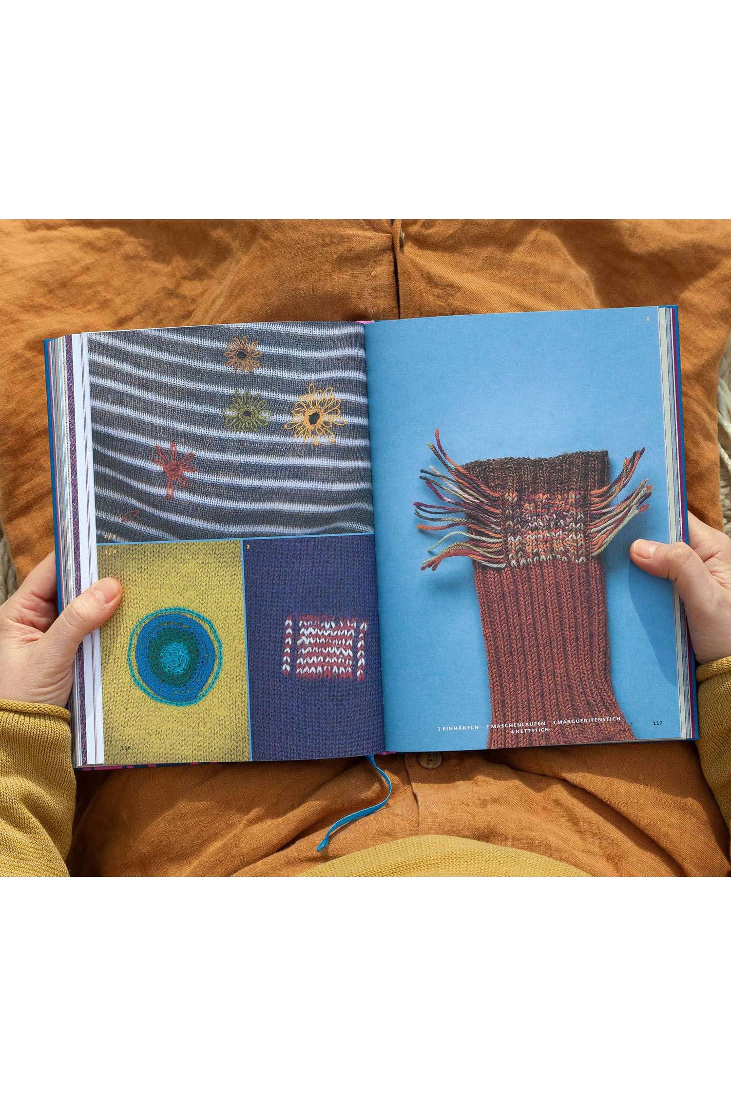 aufgeschlagene Seite vom Buch ,,Nach kaputt kommt schöner - Textile Reparaturen von Hand"