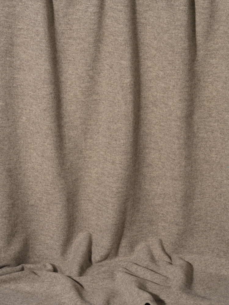 Schwerer Walk ungefärbt grau