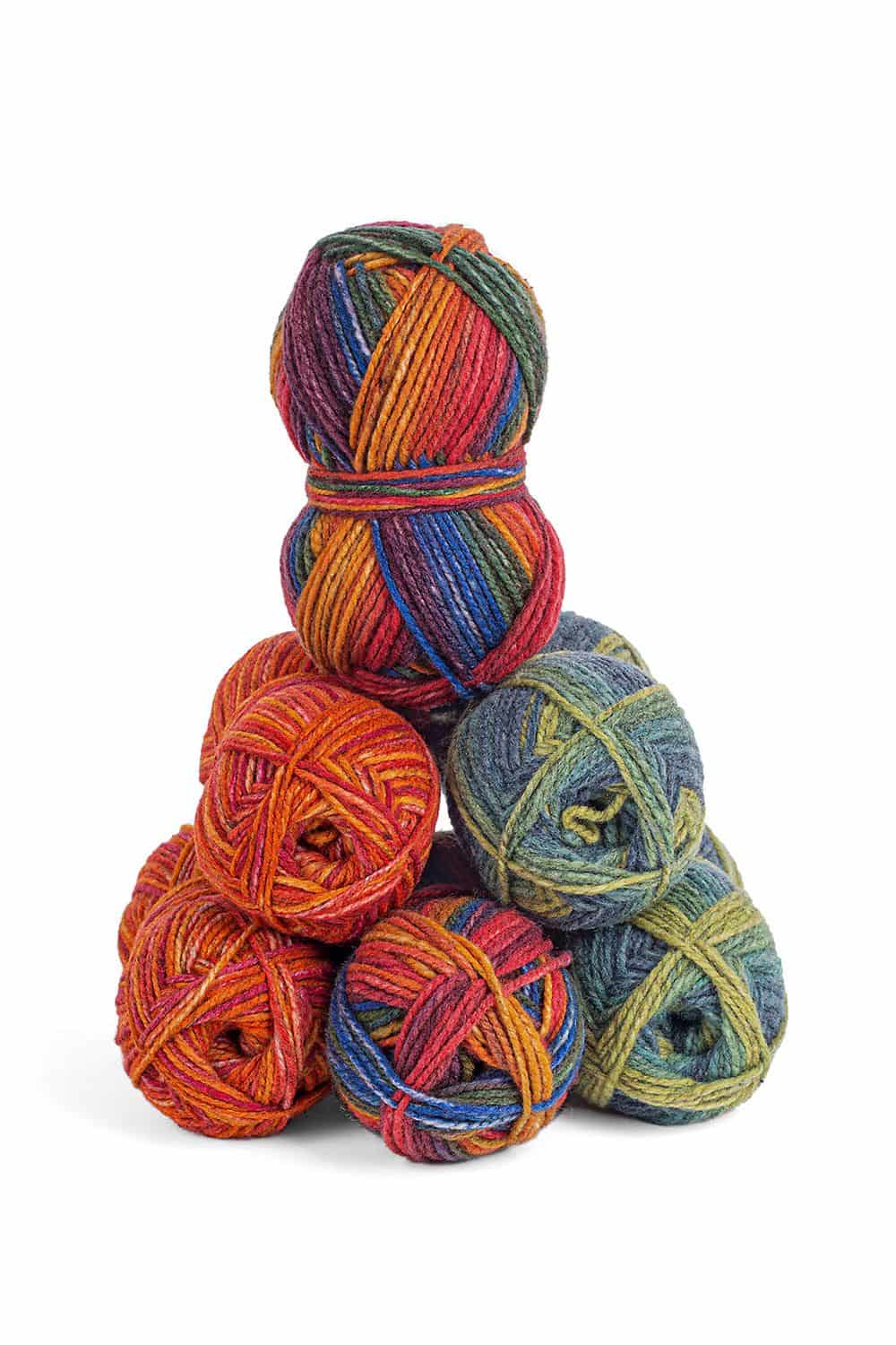 Finkhof Merinowolle dick Farbverlauf Wollknäule der Finkhof Merinowolle aus bio Wolle (kbT) mit Farbverlauf, zu Pyramide aufgestapelt