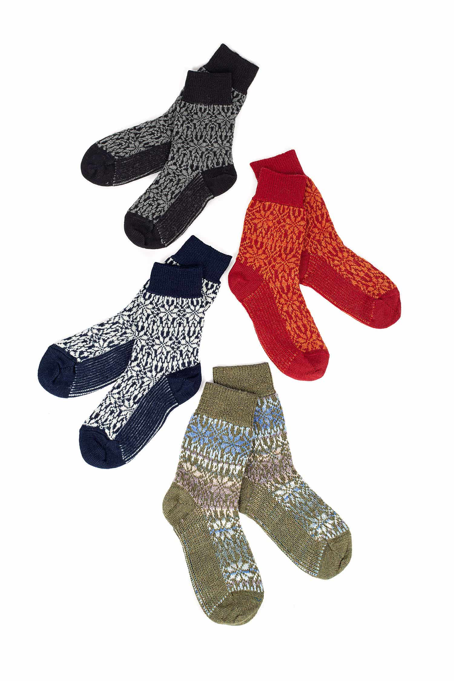 Norwegersocken Stern Norwegersocken aus bio Merinowolle (kbT) mit Sternenmuster in allen 4 Farben als Paare ausgebreitet