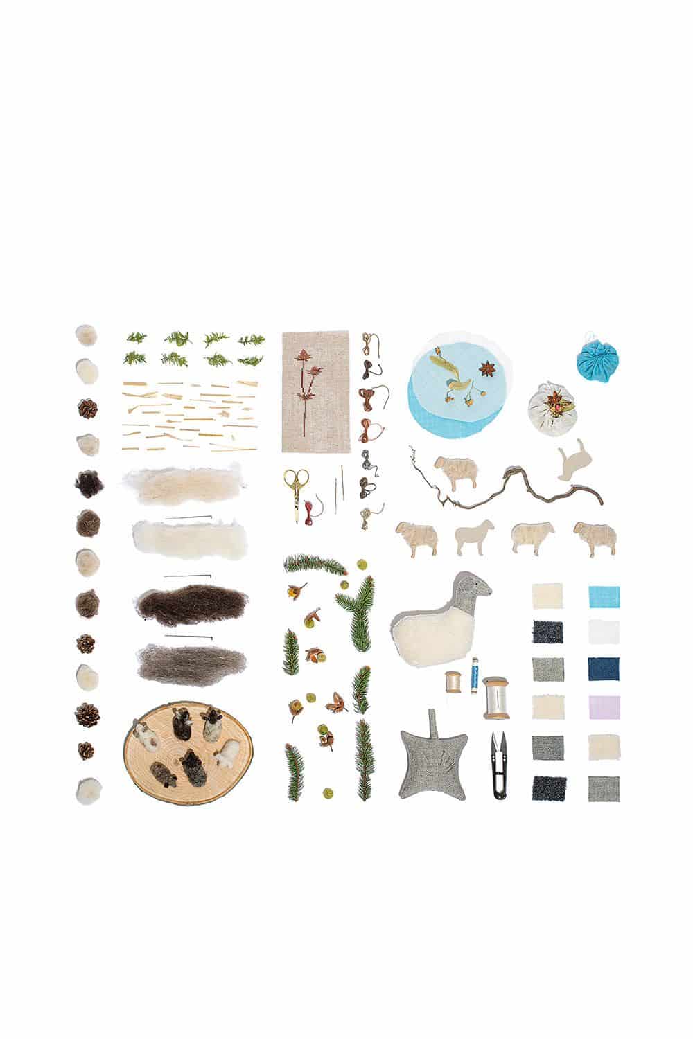 Übersichtsfoto für das Schaf Charlotte auf weißem Untergrund zum Buch ,,Winterfreuden"