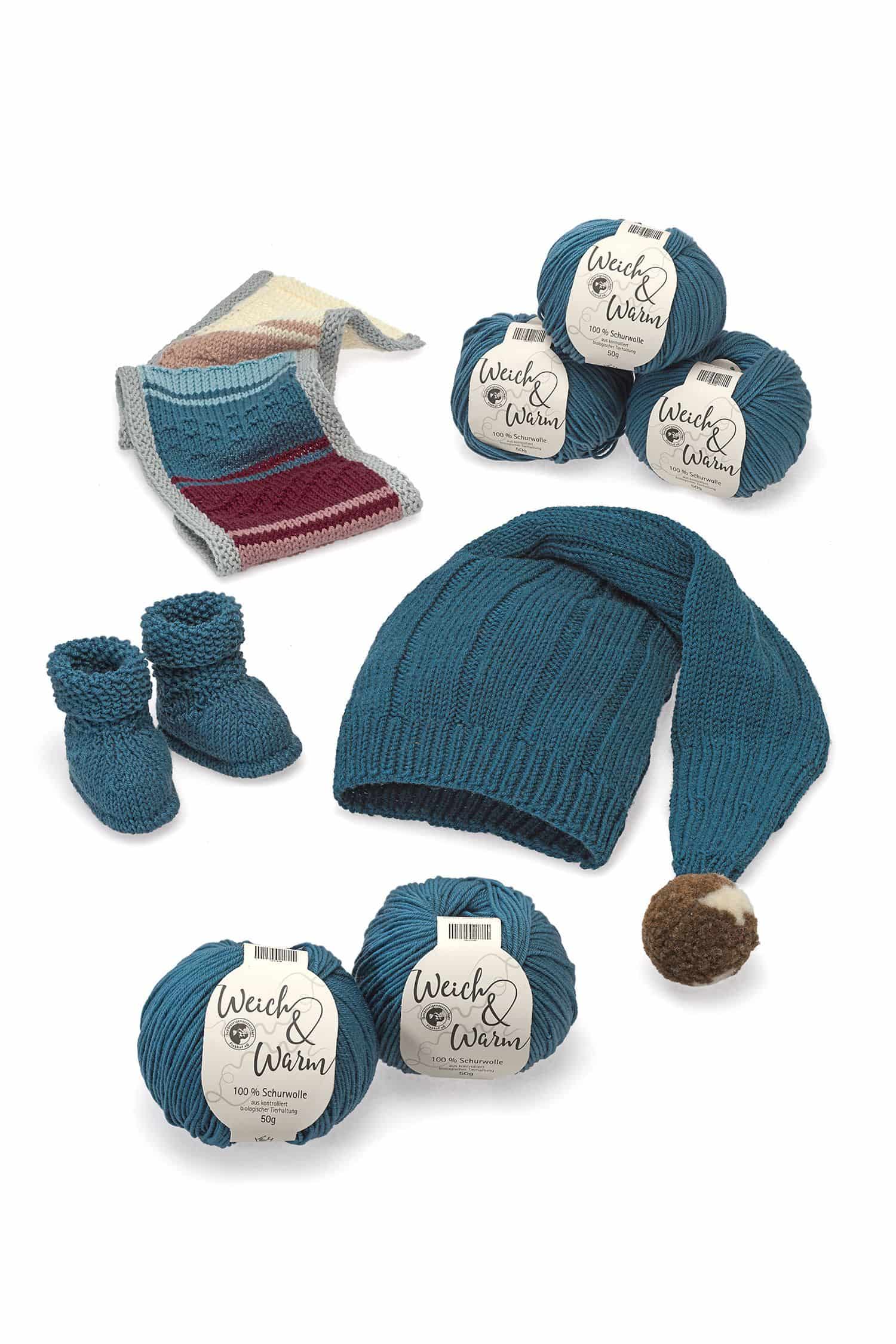 Finkhof Merinowolle Weich&Warm in rauchblau aus bio Wolle (kbT) als Knäule mit Babyschuhen, kleiner Decke und Mütze