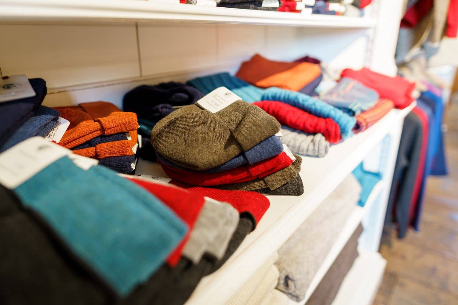 Finkhof Artikel wie Mützen in der Genussmanufaktur in Urlau